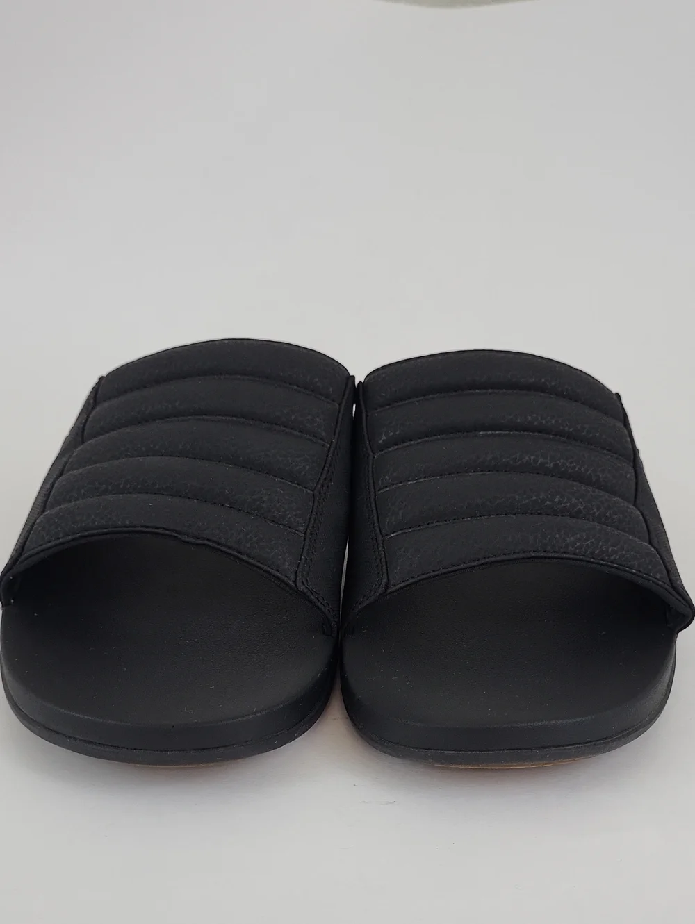 OluKai Men's Maha 'Olu Black Recovery Slide Sandals Size 11 / EU 44